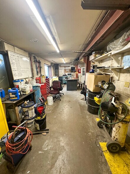 More Photos Of 4197 Reardon Rd, De Forest Warehouse For Lease