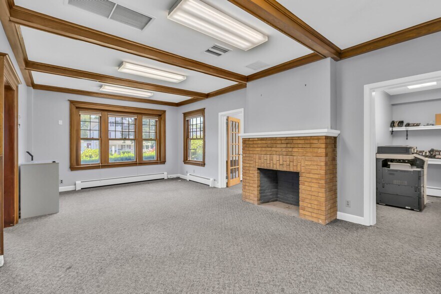 More Photos Of 110 Main St, Manchester Office Residential For Sale