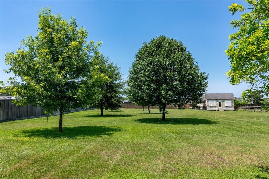 More Photos Of 30729 Mcguinness Dr, Spring Office For Sale