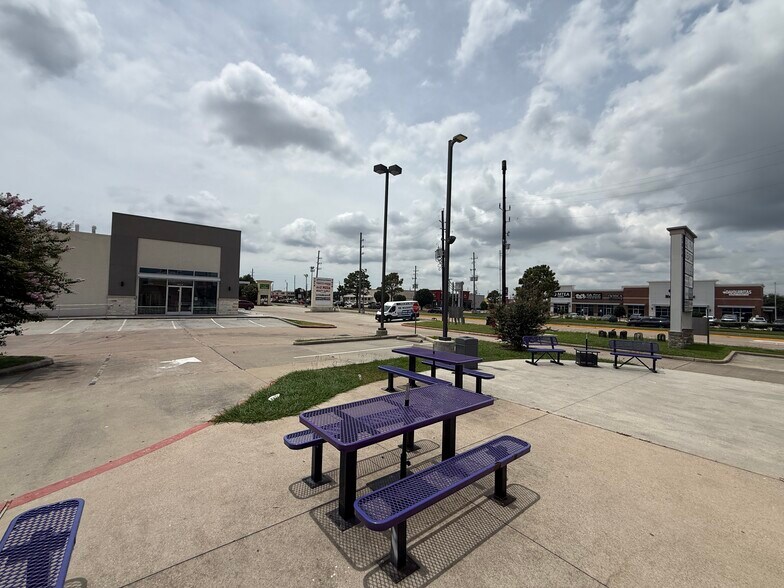 More Photos Of 7018 Fry Rd, Cypress Freestanding For Lease