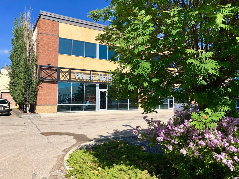 More Photos Of 7203-7221 Roper Rd NW, Edmonton Office For Sale