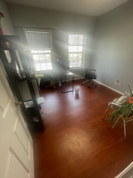 More Photos Of 8607-8609 2nd Ave, Silver Spring Medical For Lease