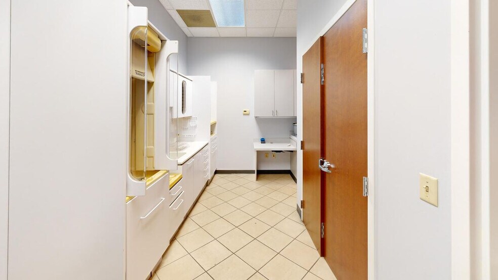 More Photos Of 5501 Pinnacle Point Dr, Rogers Office For Lease