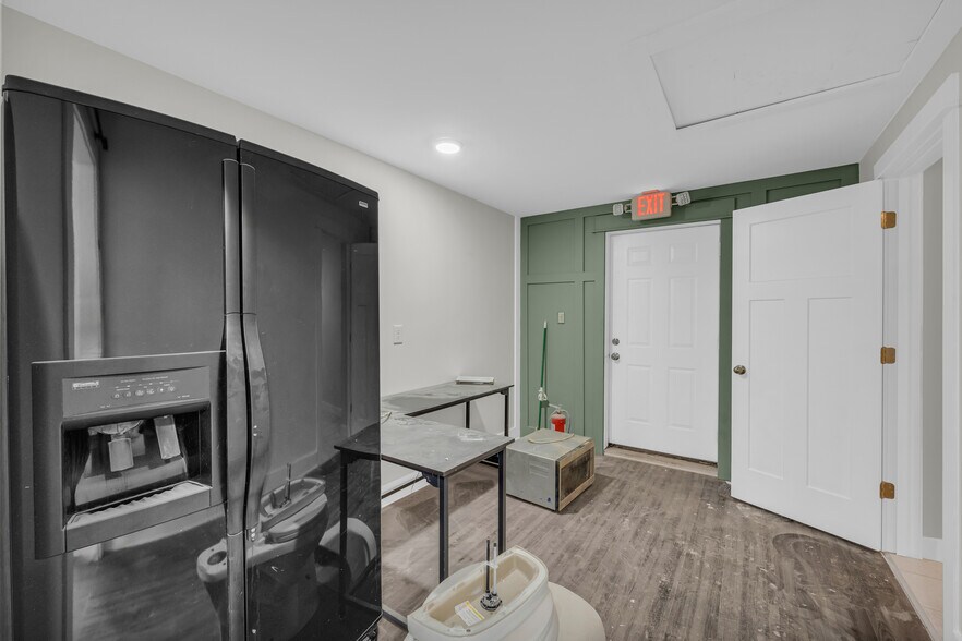 More Photos Of 399 S Elm St, Commerce Storefront For Sale