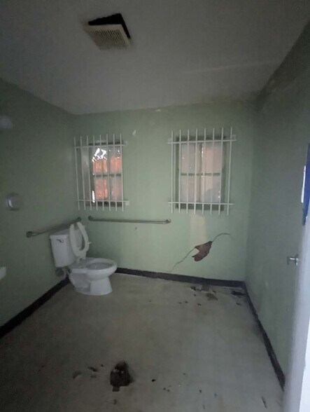 More Photos Of 6662-6666 Hollywood Blvd, Los Angeles Storefront For Sale