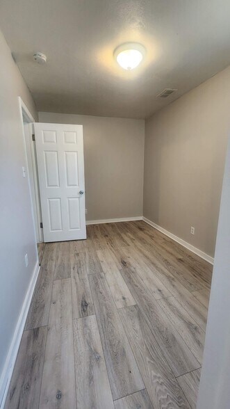 More Photos Of 400 E Sherman St, Hutchinson Apartments For Sale