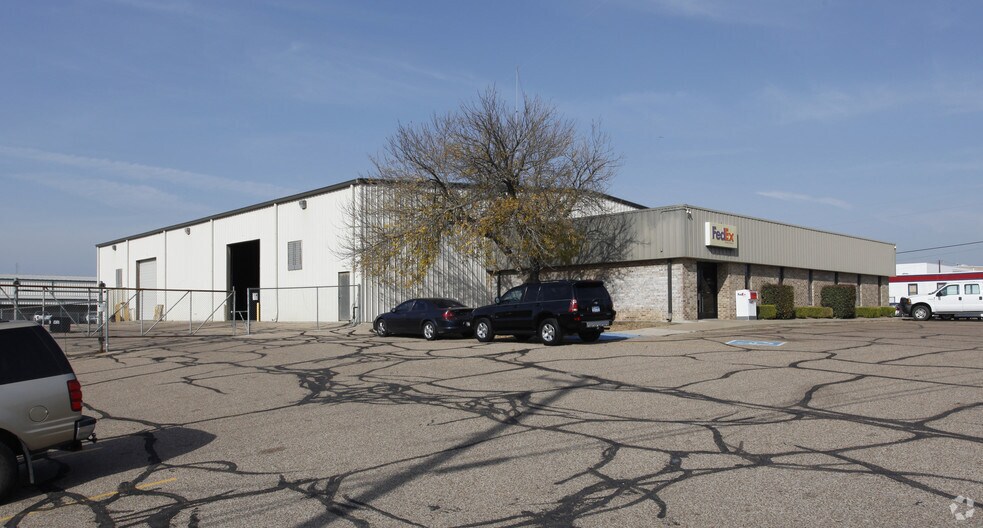 Primary Photo Of 6601 Imperial Dr, Woodway Warehouse For Lease