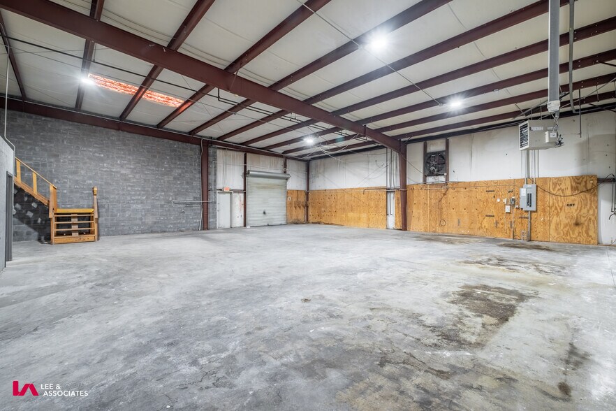 More Photos Of 1601 Lester Rd, Conyers Light Distribution For Lease