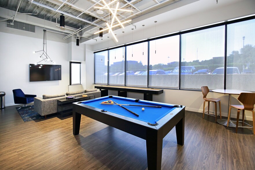 More Photos Of 1320 Greenway Dr, Irving Office For Lease