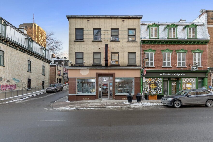 More Photos Of 471 Rue Saint-Jean, Québec Storefront Retail Residential For Sale