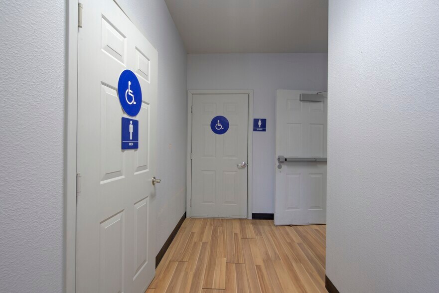 More Photos Of 295 Main St, Weed Office For Sale