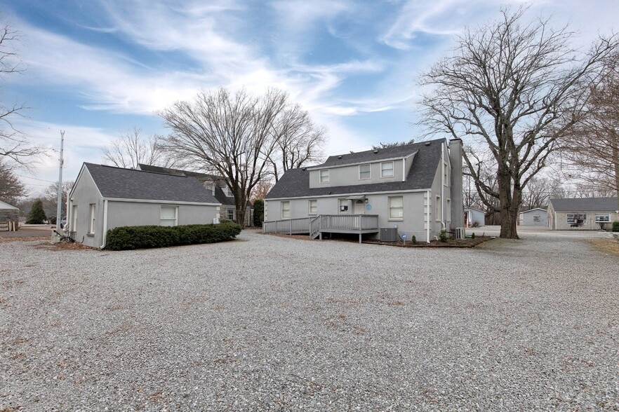 More Photos Of 111 Shivel Dr, Hendersonville Office For Sale