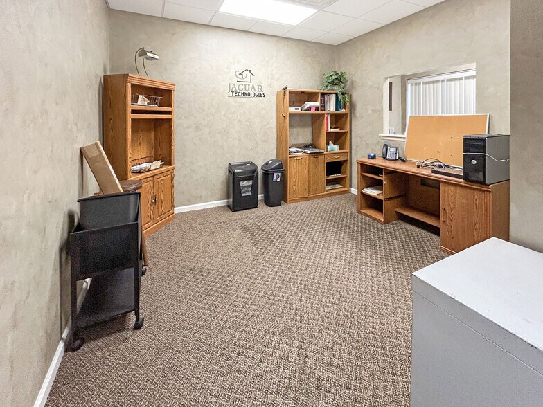 More Photos Of 1635 Farm Way, Middleburg Warehouse For Sale