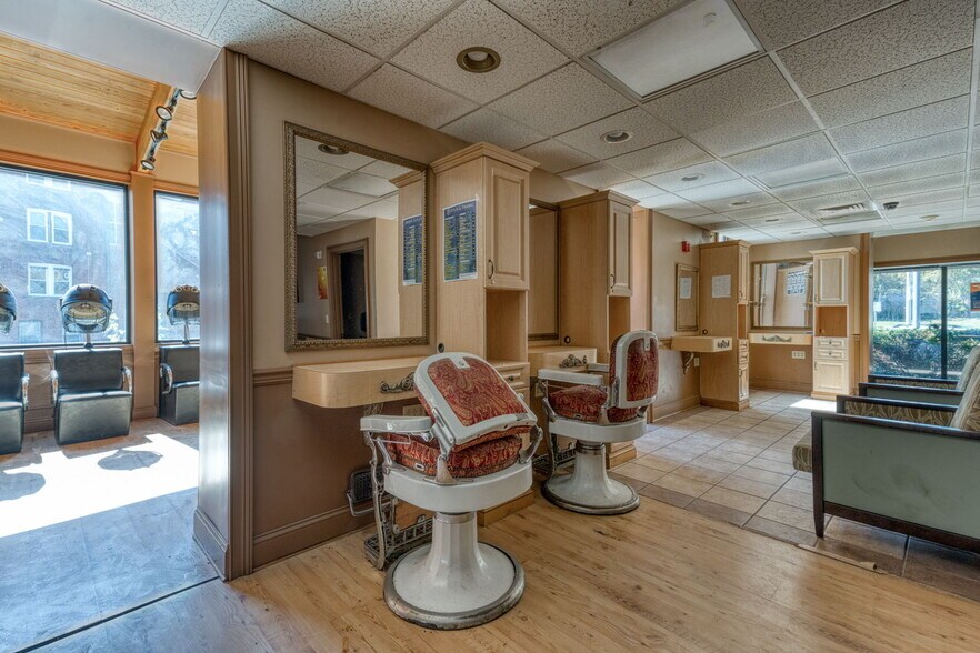 More Photos Of 2404 Main St, Hartford Storefront Retail Office For Sale