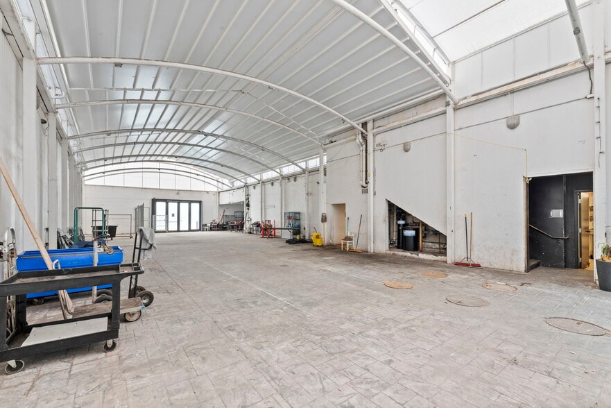 More Photos Of 650 N La Cienega Blvd, West Hollywood Restaurant For Lease