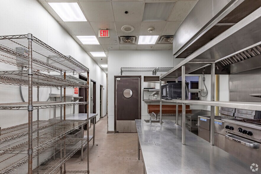 More Photos Of 17660 Henderson Pass, San Antonio Restaurant For Sale