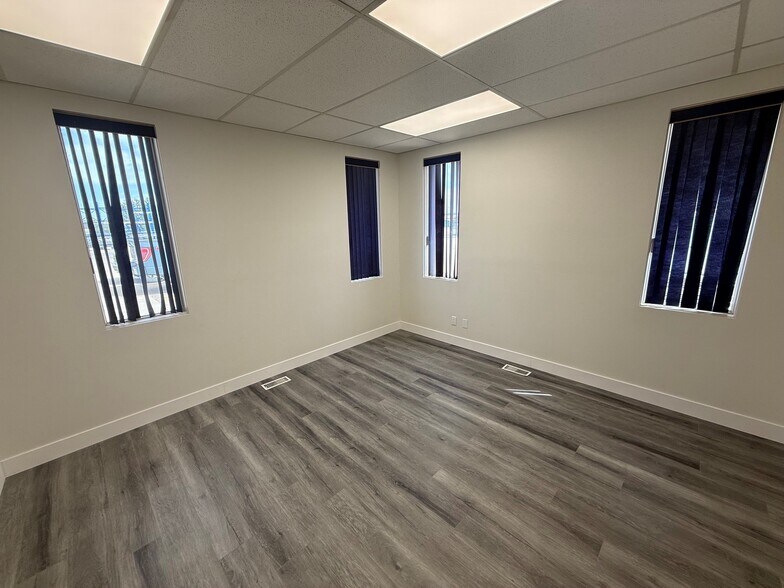 More Photos Of 8319 Chiles Industrial Av, Red Deer Warehouse For Sale