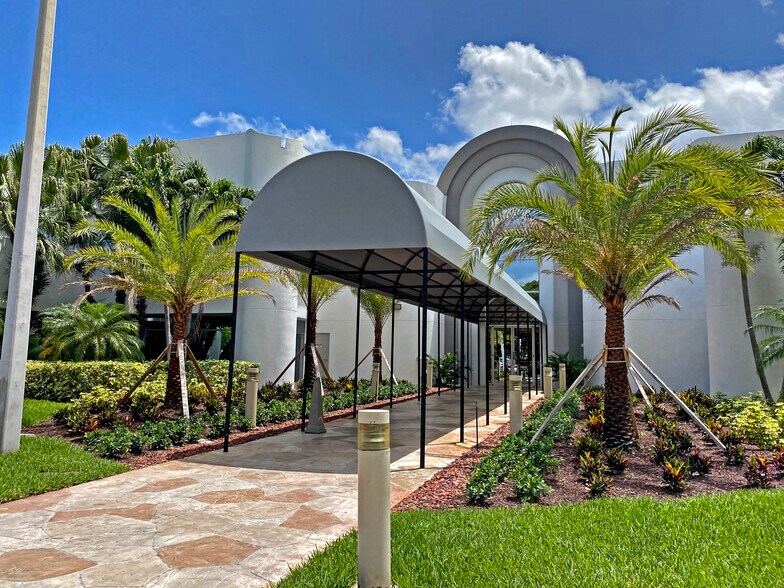 More Photos Of 1400 E Newport Center Dr, Deerfield Beach Office For Lease