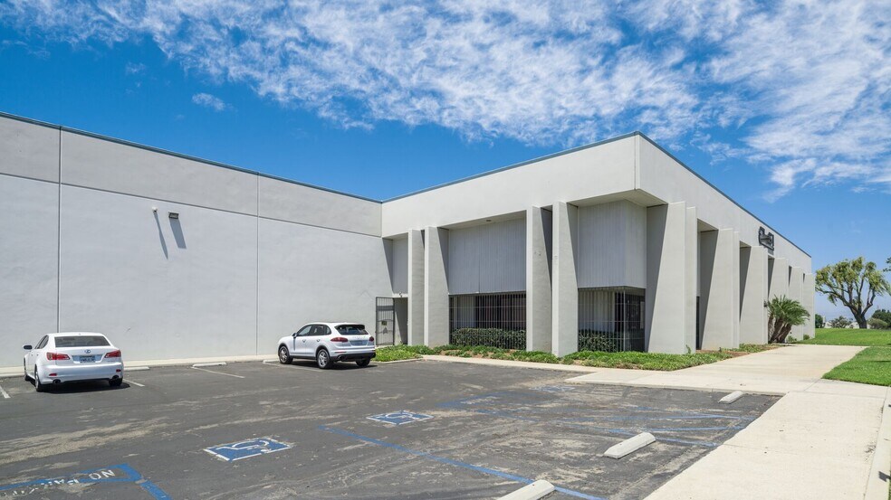 More Photos Of 800 W Artesia Blvd, Compton Warehouse For Lease