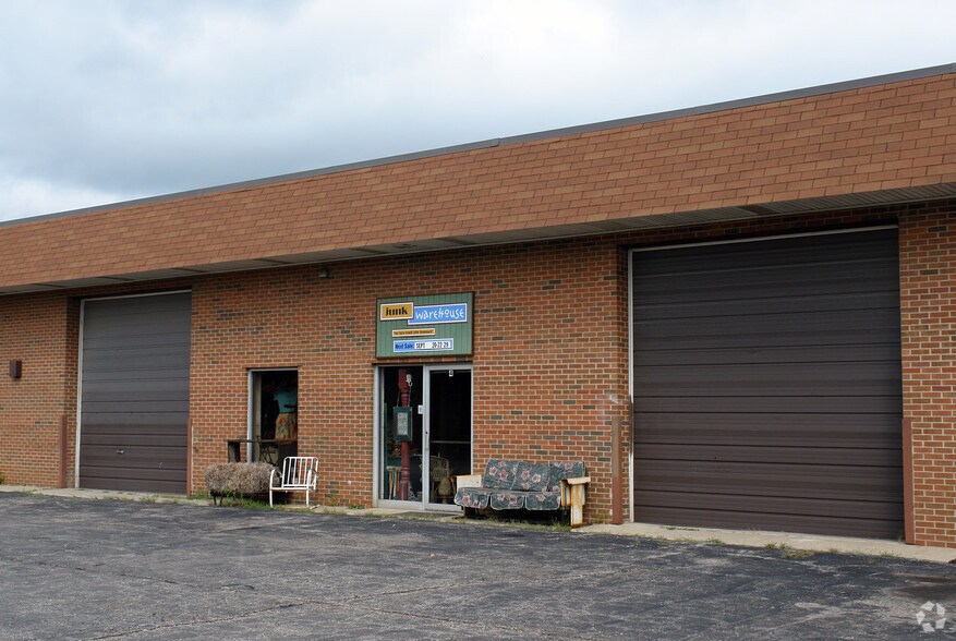More Photos Of 22049 N Pepper Rd, Lake Barrington Warehouse For Lease