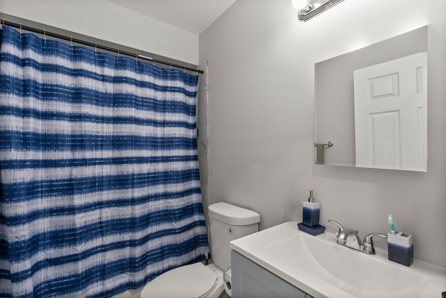 More Photos Of 4710 Liberty Heights Ave, Baltimore General Retail For Sale