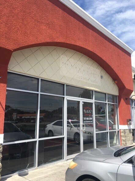 More Photos Of 9600 66th St N, Pinellas Park General Retail For Lease