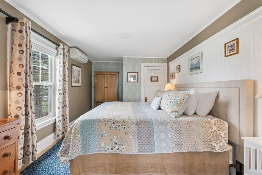 More Photos Of 548 Main St, Fryeburg Hotel For Sale