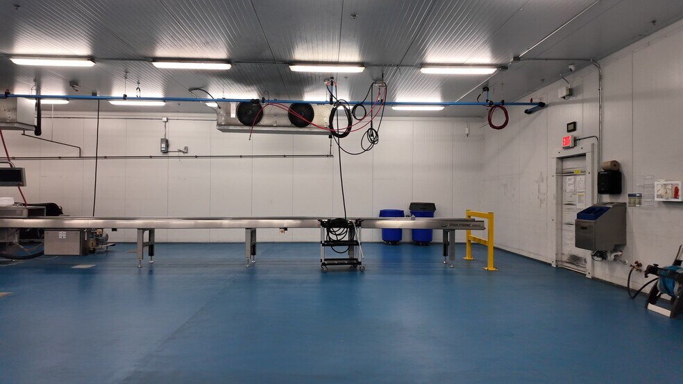 More Photos Of 1907 Gateway Blvd, Charlotte Warehouse For Sale