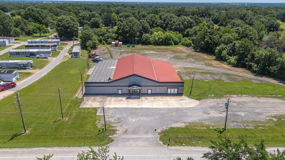 More Photos Of 602 E Outer Rd, Poplar Bluff Warehouse For Lease