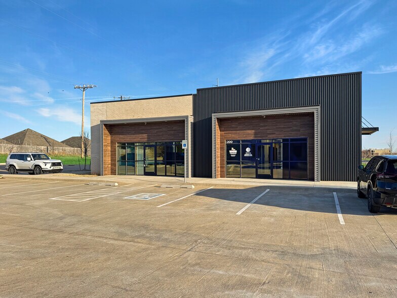 More Photos Of 15105 Crown At Lone Oak Rd, Edmond Office For Lease