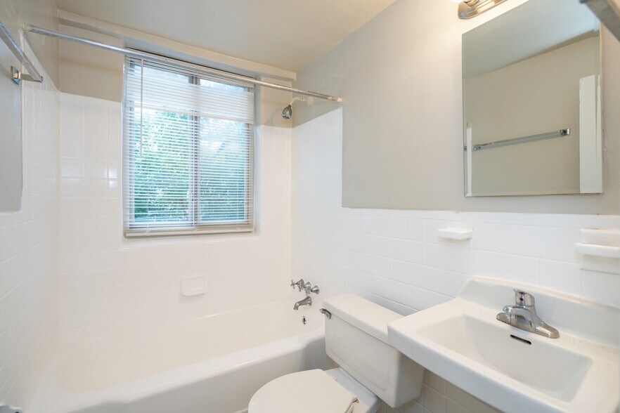 More Photos Of 2801 15th St NW, Washington Apartments For Sale