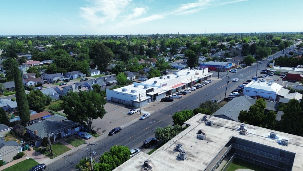 More Photos Of 1901-1939 Country Club Blvd, Stockton General Retail For Lease