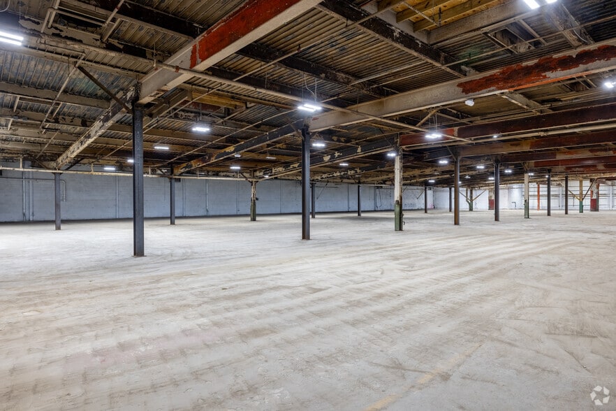 More Photos Of 297 Getty Ave, Paterson Warehouse For Lease
