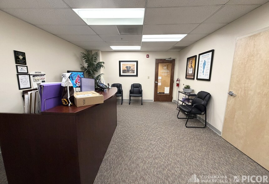More Photos Of 3275 W Ina Rd, Tucson Office Residential For Lease