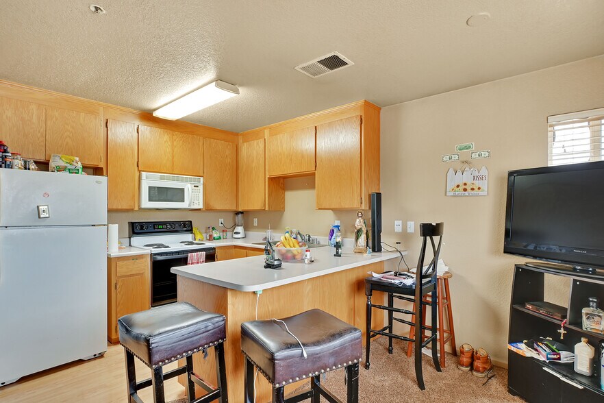 More Photos Of 1633 Starr Dr, Yuba City Service For Sale