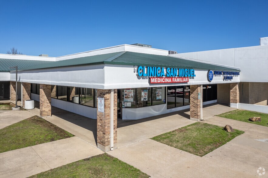 More Photos Of 11411 Northwest Hwy, Dallas Unknown For Lease