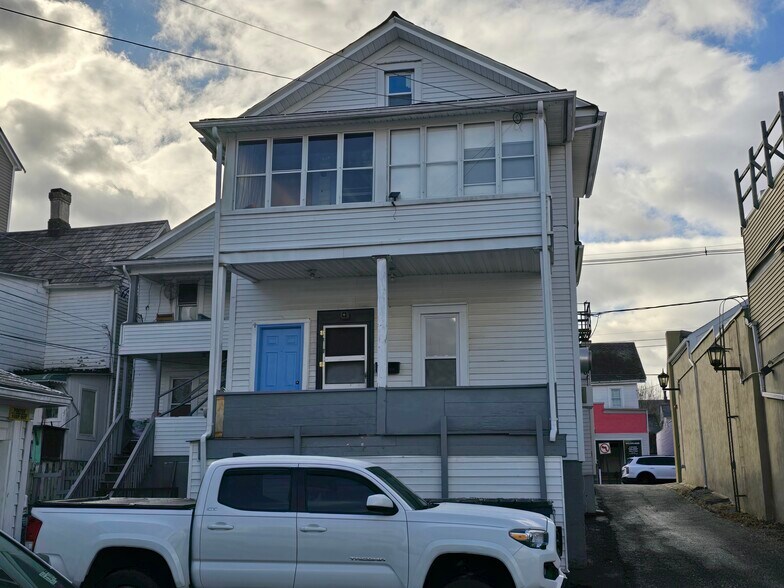 More Photos Of 221 Spring St, Newton Apartments For Sale