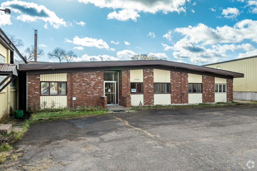 More Photos Of 236 S 2nd St, Butternut Distribution For Lease