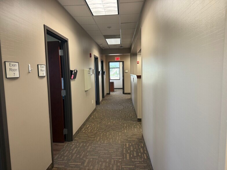 More Photos Of 1205 Copper Creek Dr, Des Moines Medical For Sale