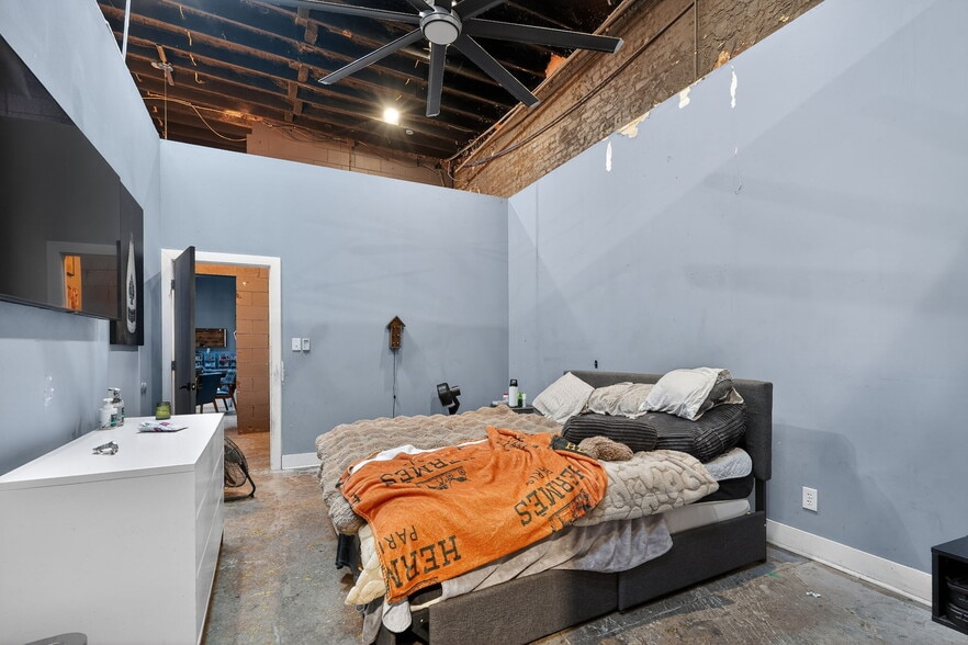 More Photos Of 1628 E Bates St, Indianapolis Warehouse For Sale