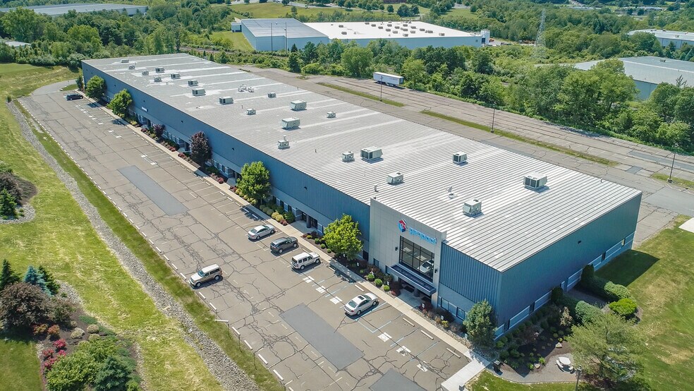 More Photos Of 335-365 New Commerce Blvd, Wilkes Barre Light Distribution For Lease