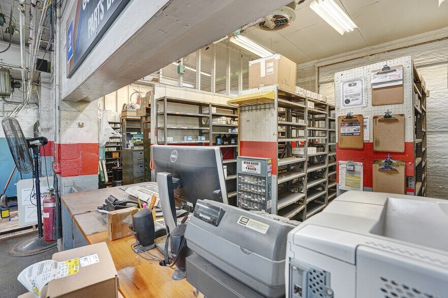 More Photos Of 1955 N Main St, Sheffield Auto Repair For Sale