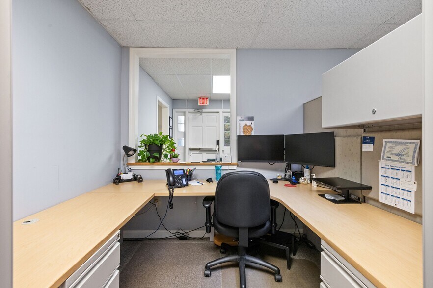 More Photos Of 214 Lake St, Bristol Office For Sale