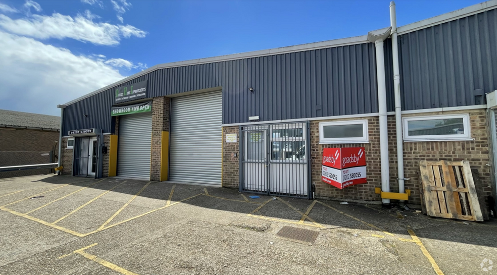 Primary Photo Of Elliott Rd, Bournemouth Warehouse For Lease