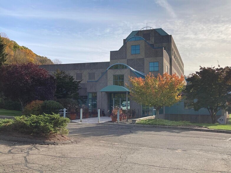 More Photos Of 71 Deerfield Ln, Meriden Office For Sale