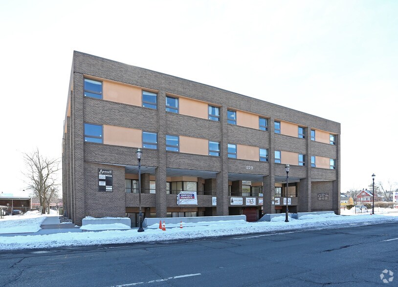 More Photos Of 1229-1251 Albany Ave, Hartford Office For Lease