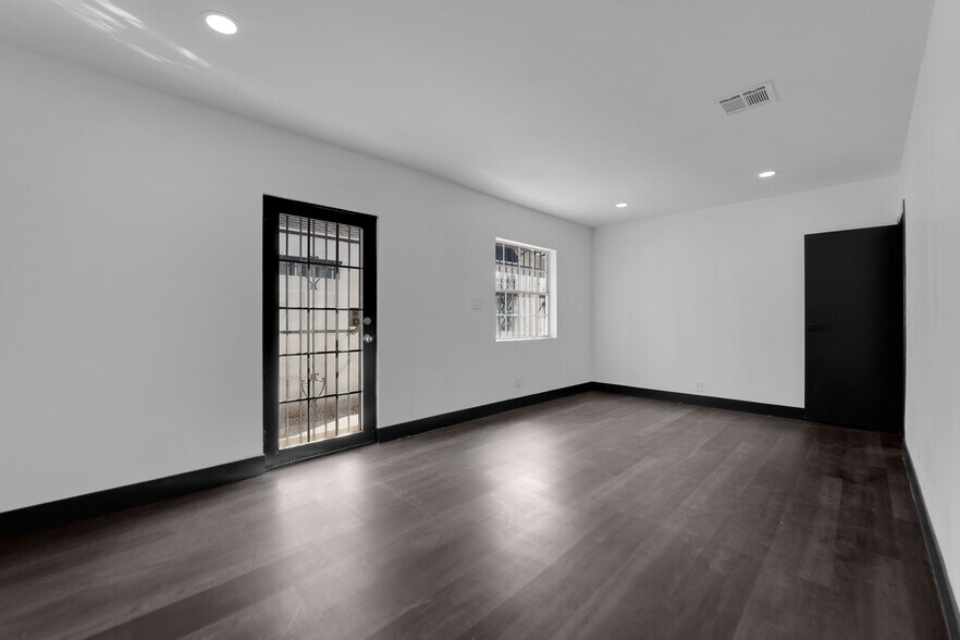 More Photos Of 530 S 7th St, Las Vegas Office Residential For Lease