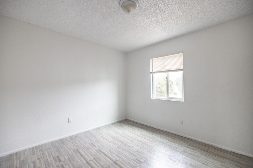 More Photos Of 5820 W Claremont St, Glendale Apartments For Sale