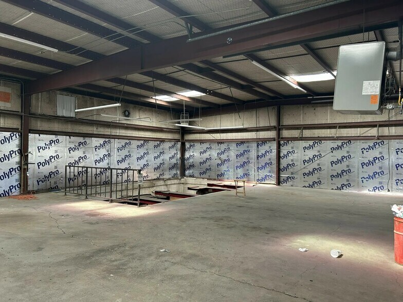 More Photos Of 2008 S Wilson St, Amarillo Auto Repair For Lease