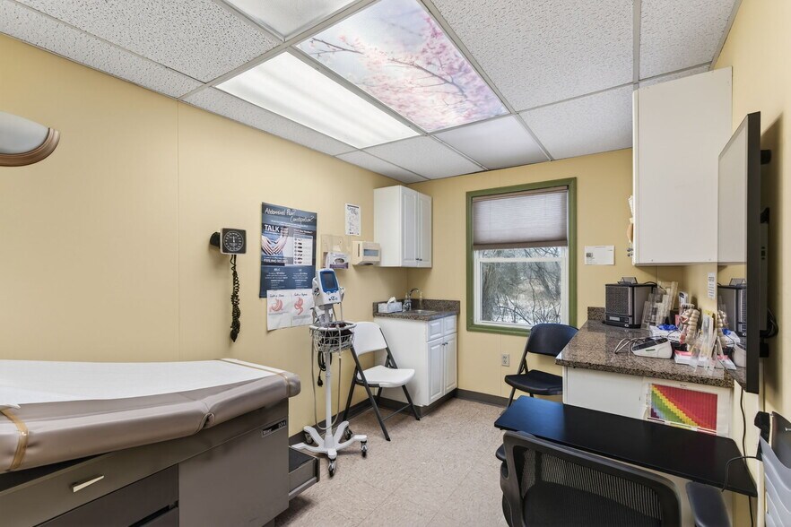 More Photos Of 301 Hurley Ave, Kingston Office For Sale